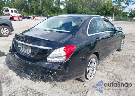 2017 Mercedes-Benz C 300 Luxury/Sport из США, поврежденный, VIN 55SWF4JB1HU225412